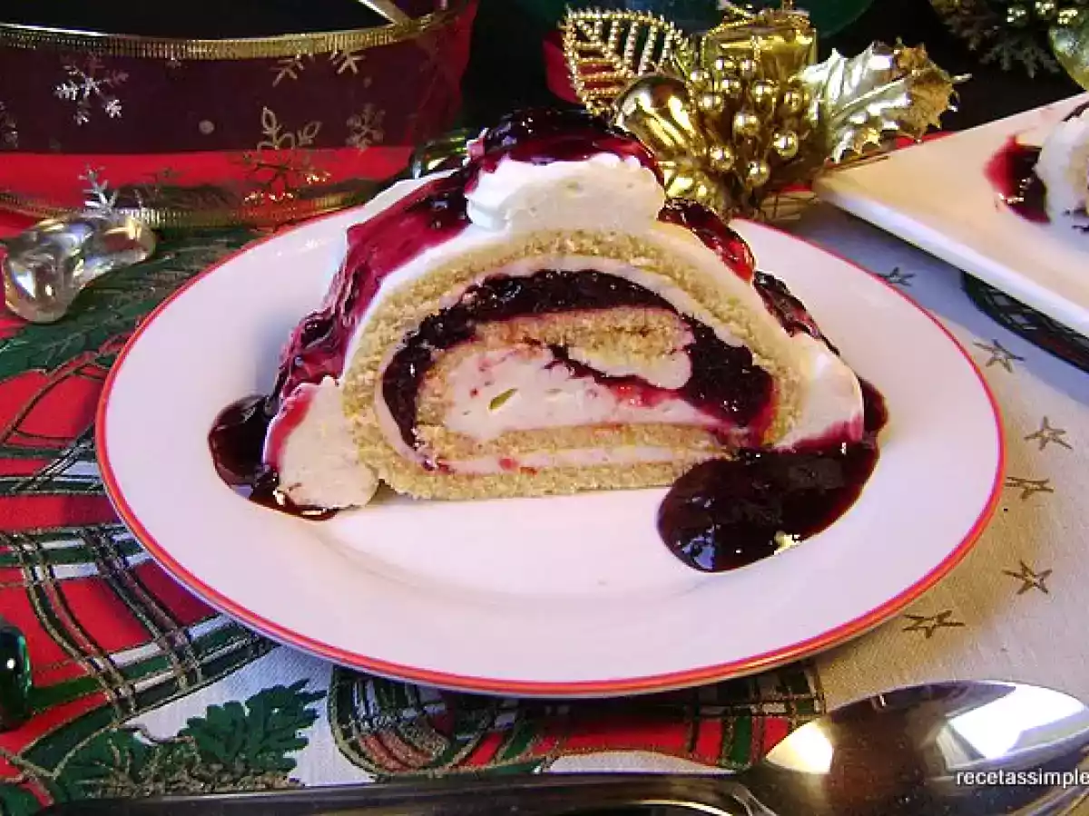 Pionono con crema y frutos rojos