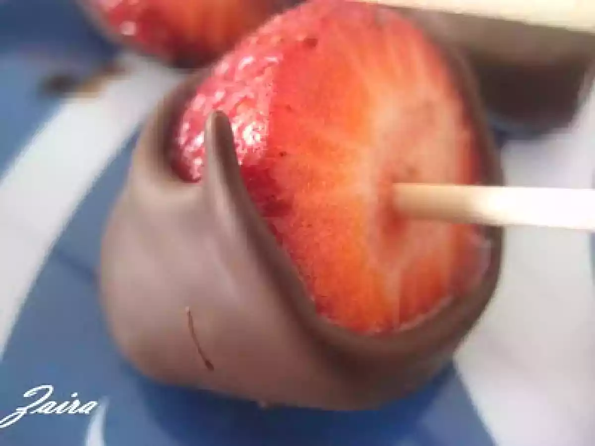 Piruletas de fresas con chocolate - foto 3
