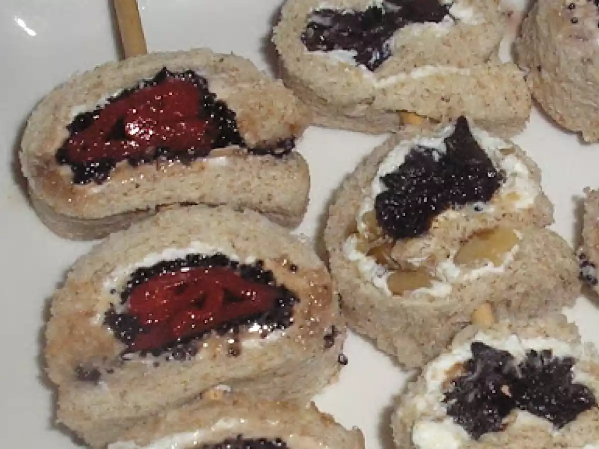 PIRULETAS DE PAN DE MOLDE CON COSAS RICAS. - foto 2