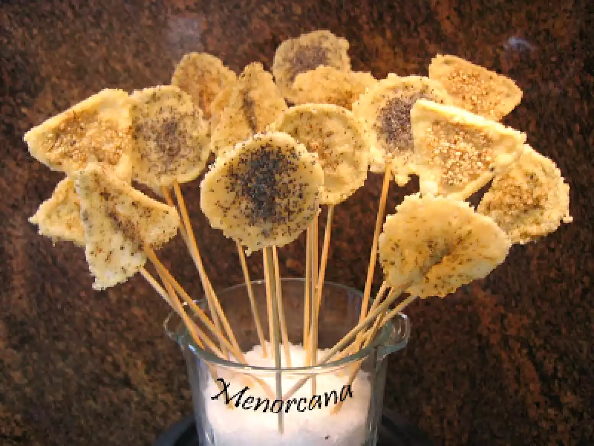 Piruletas de queso parmesano