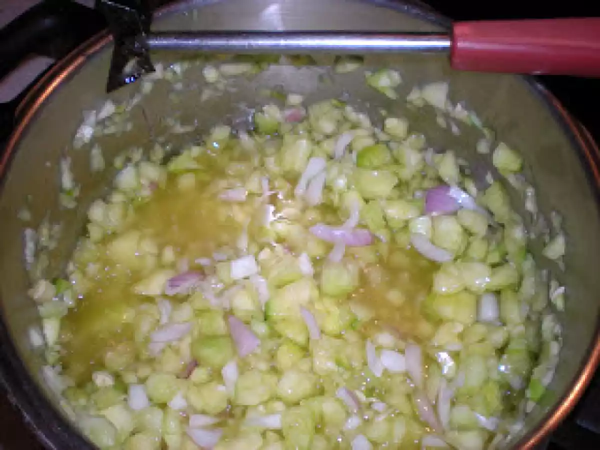 Pisto de calabacin con cebolla y tomate - foto 4