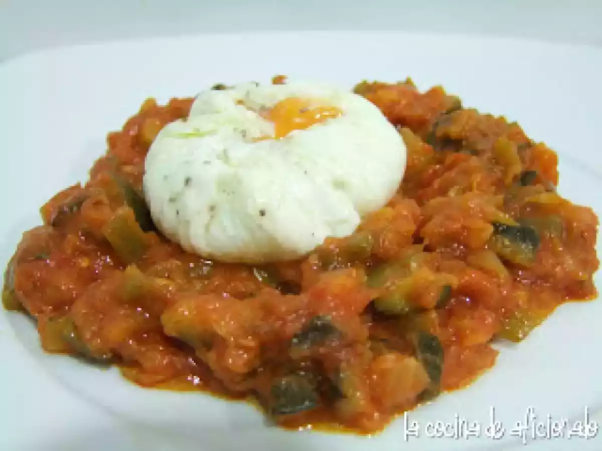 Pisto de calabacín con huevo poché. - foto 2