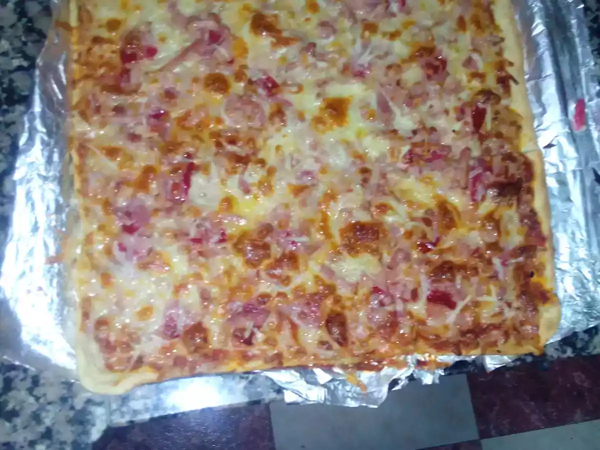 Pizza bacon y salami