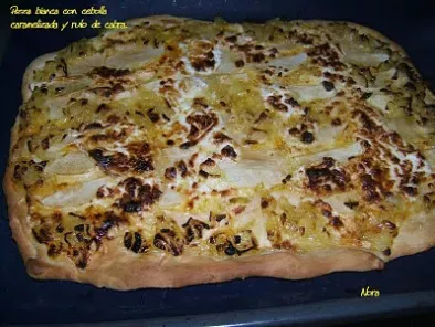 Pizza bianca con cebolla caramelizada y queso de cabra - foto 2