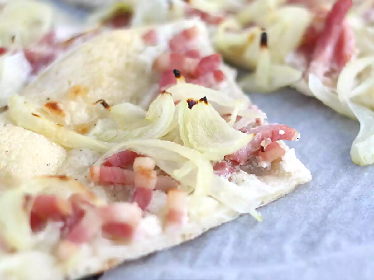 Pizza carbonara con bacon y cebolla - foto 3