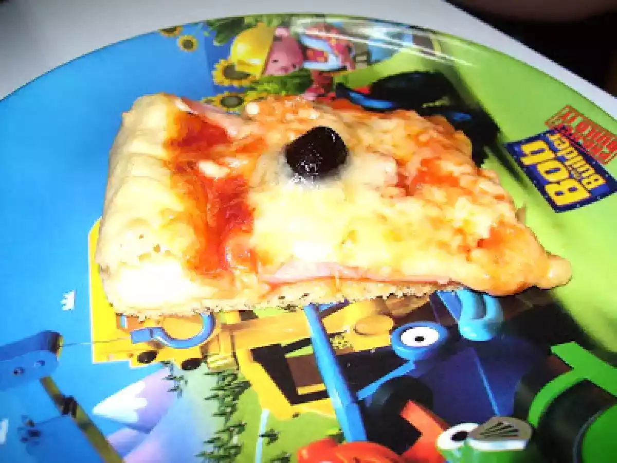 PIZZA CON BORDE RELLENO DE QUESO - foto 2