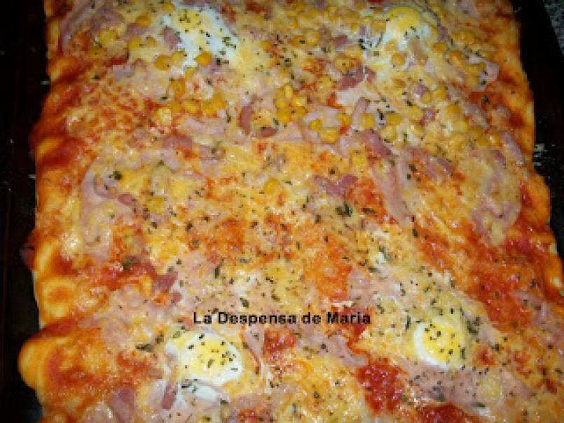 PIZZA CON HUEVOS DE CODORNIZ