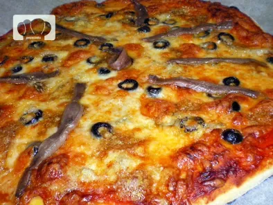 Pizza de anchoas con salsa de nueces y gorgonzola - foto 2