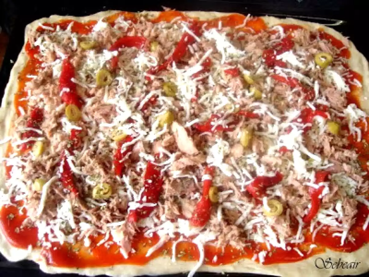 PIZZA DE ATUN, ACEITUNAS RELLENAS DE ANCHOA Y PIMIENTOS (thermomix) - foto 2