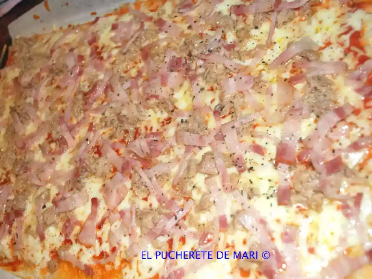 Pizza de atún y bacón