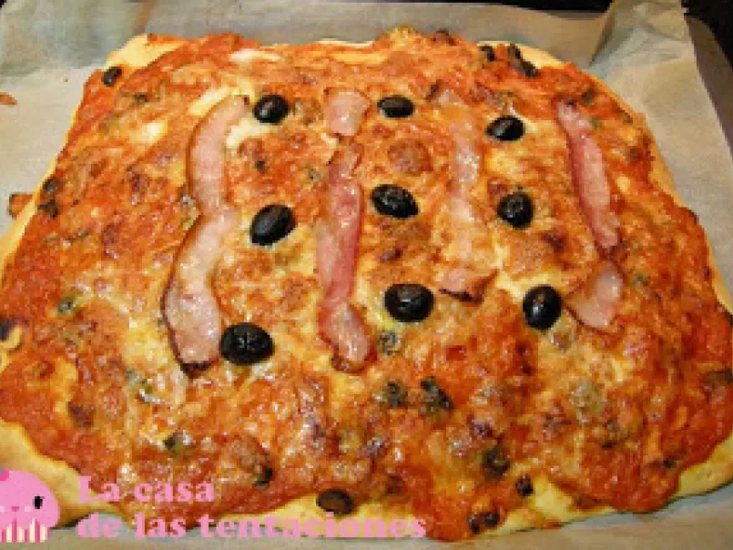 Pizza de atún y bacon