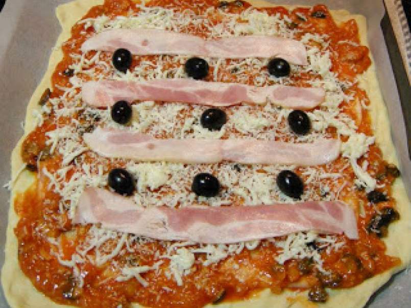 Pizza de atún y bacon - foto 2