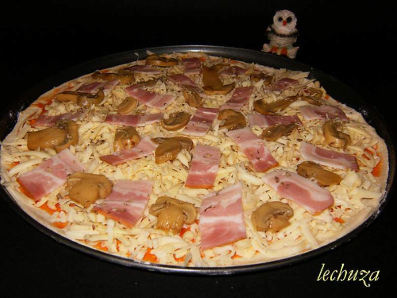 Pizza de bacon y champiñones - foto 3