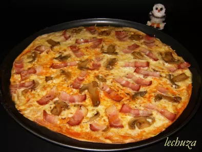 Pizza de bacon y champiñones