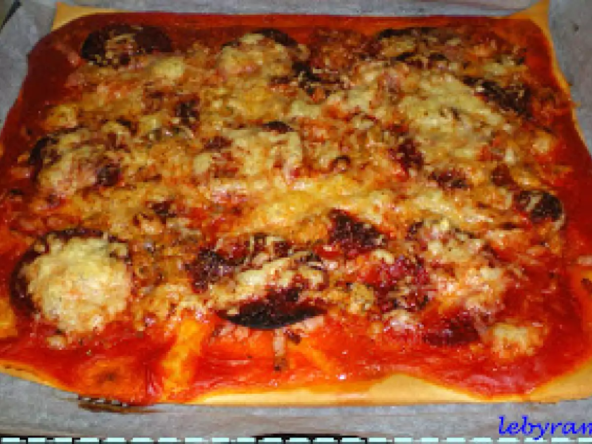 PIZZA DE BACON Y CHORIZO