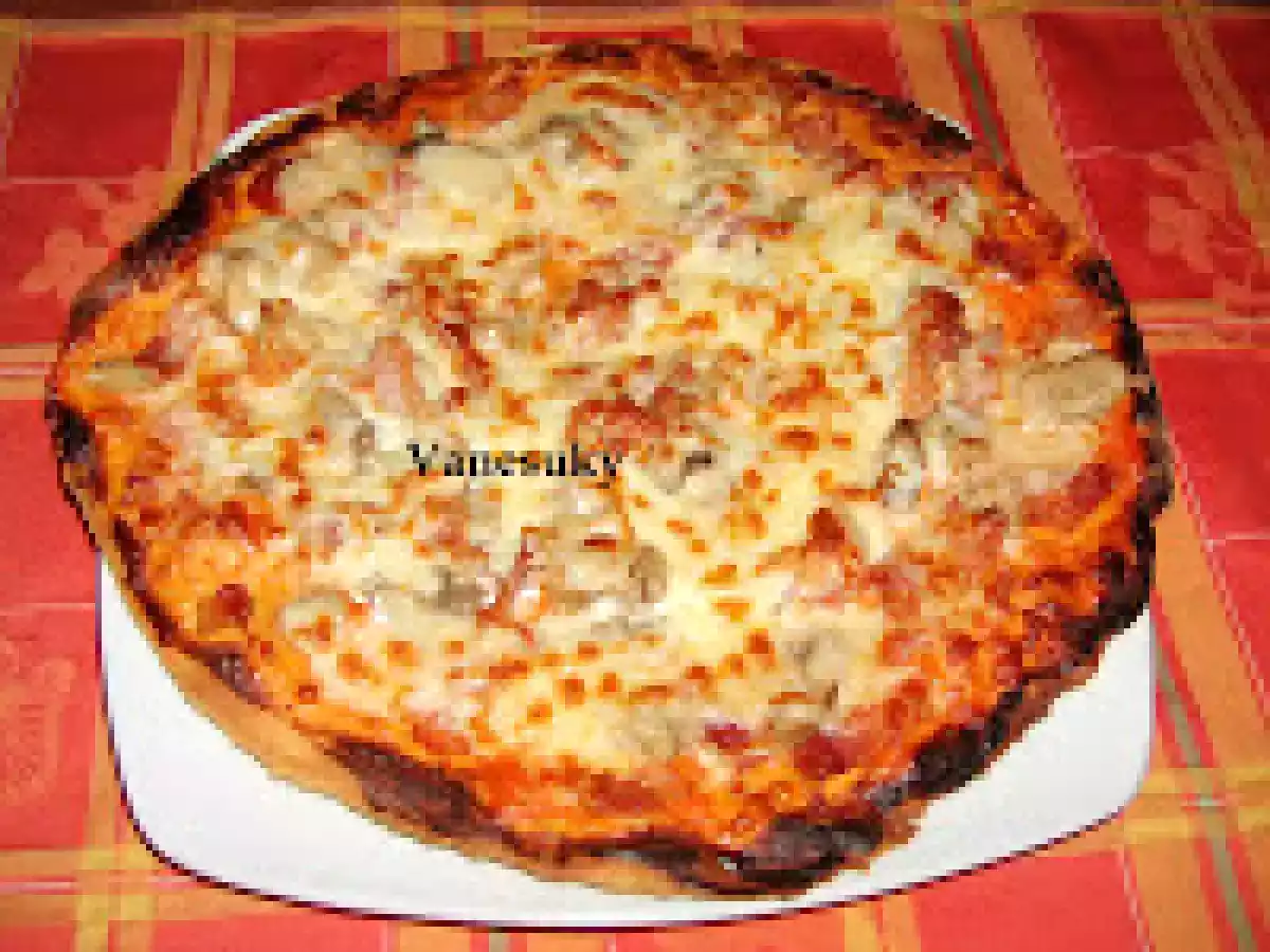 Pizza de beicon, champis y parmesano (con ayuda de mi panificadora Quigg)