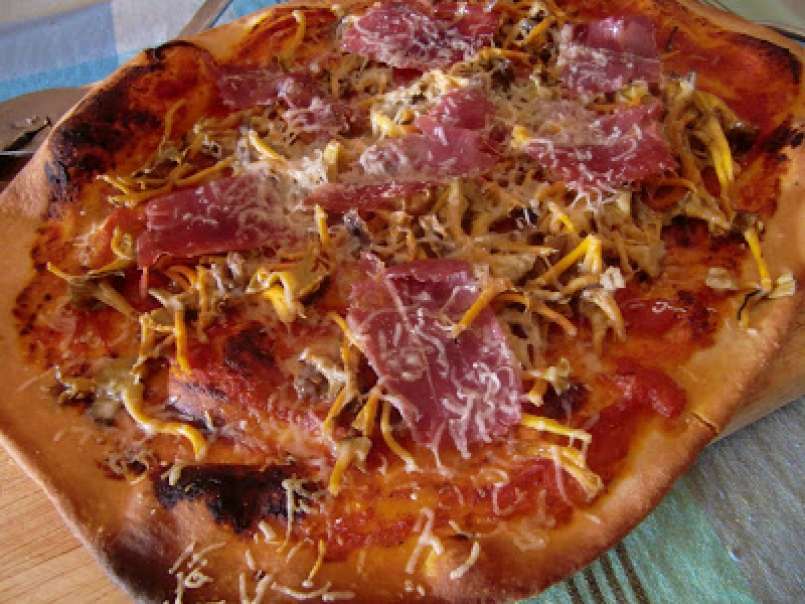 Pizza de camagrocs y jamón serrano - foto 2