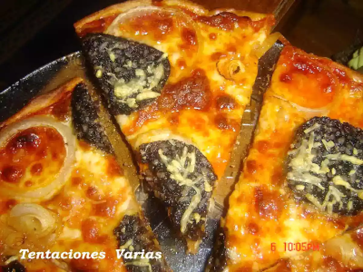 PIZZA DE MORCILLA Y CEBOLLA - foto 2