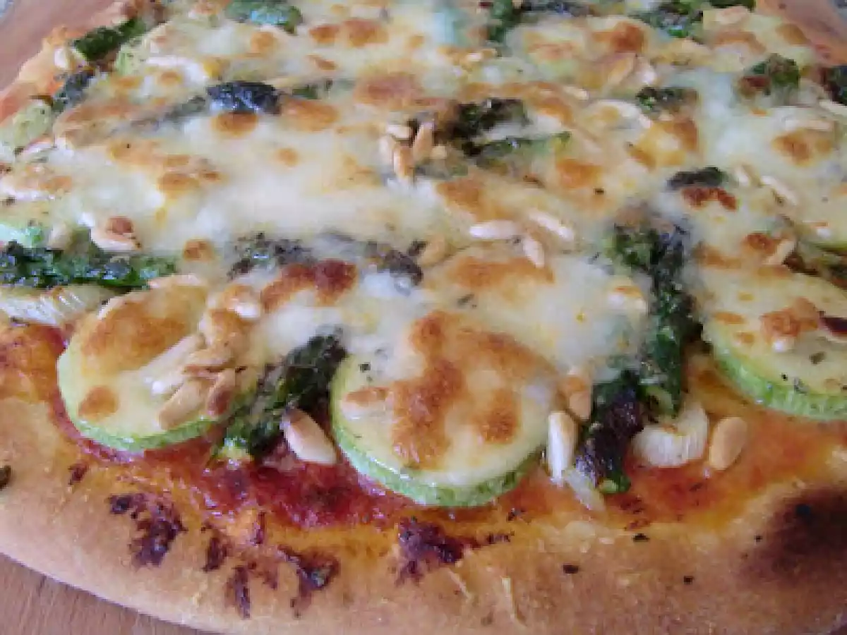 Pizza de piñones, calabacín y puntas de espárragos - foto 2