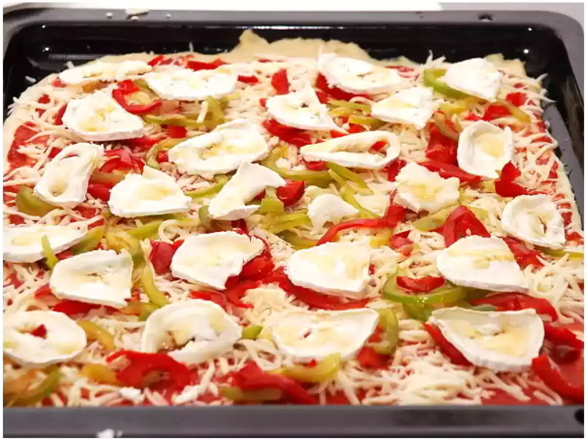 Pizza de rulo de cabra y miel - foto 2