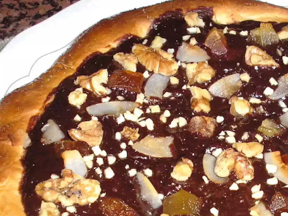 PIZZA DULCE DE CHOCOLATE Y FRUTAS.