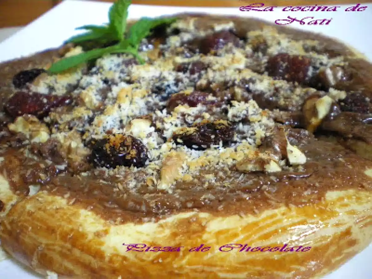 PIZZA DULCE DE CHOCOLATE Y FRUTOS SECOS.