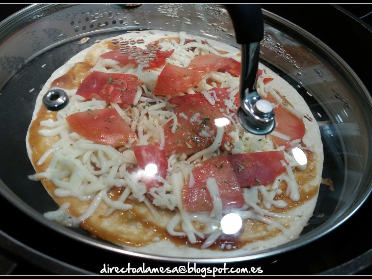 Pizza en sartén con tortillas de trigo Receta Petitchef