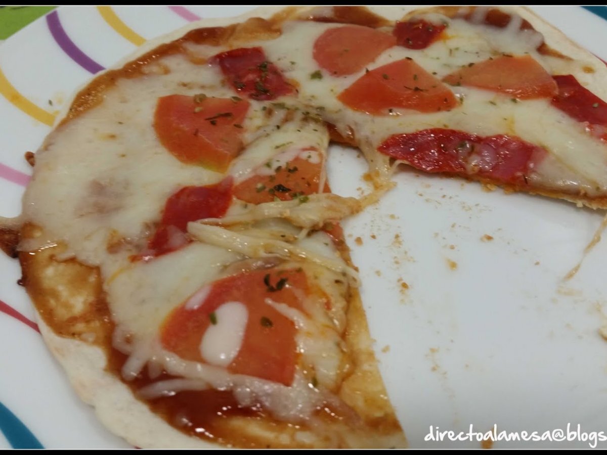 Pizza en sartén con tortillas de trigo Receta Petitchef