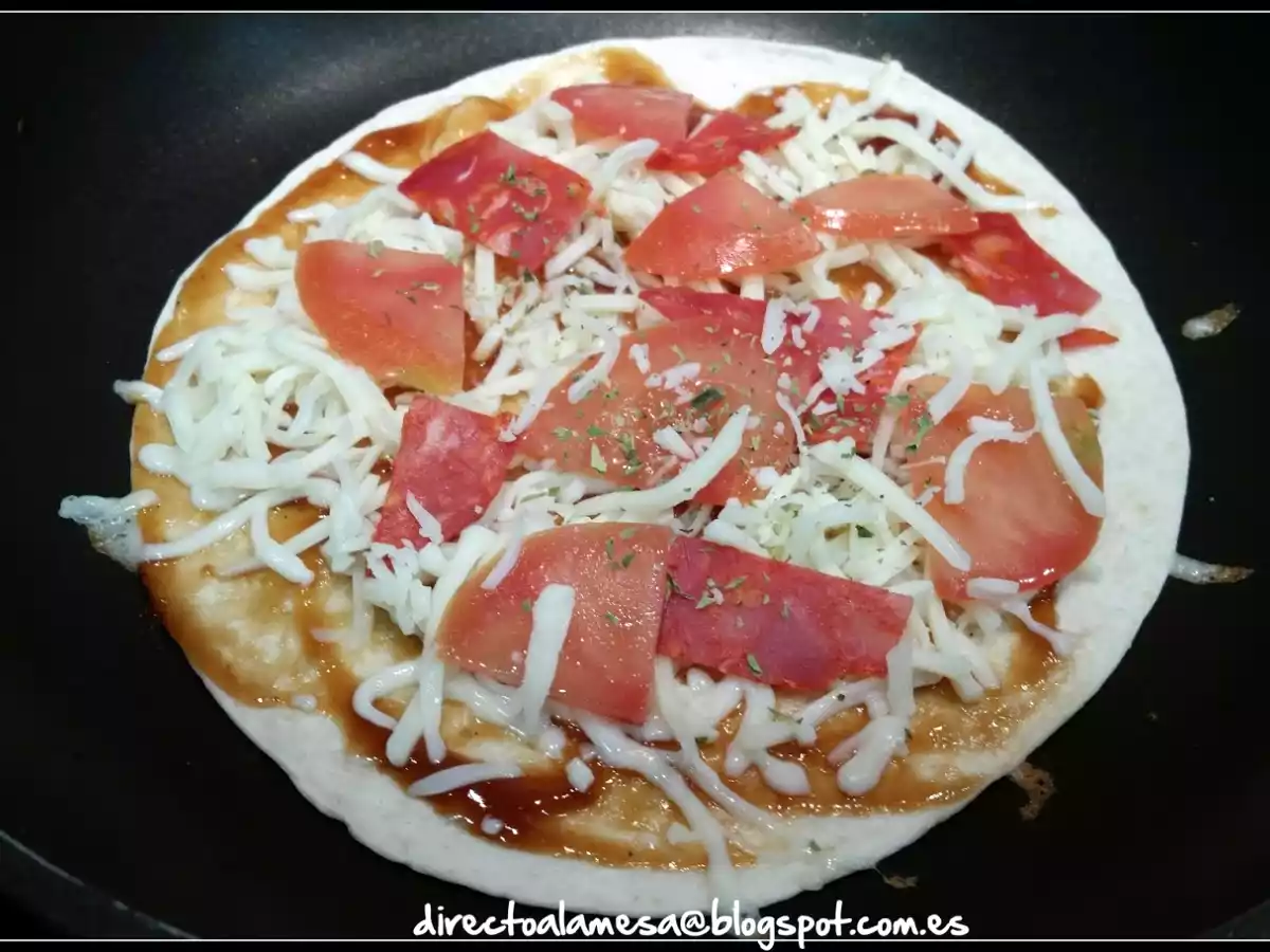 Pizza en sartén con tortillas de trigo - foto 7