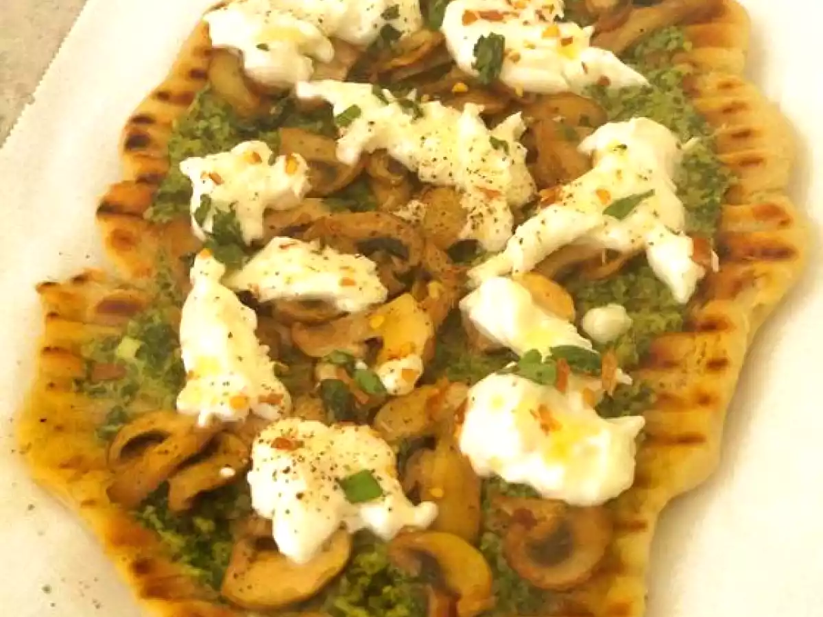 Pizza grill con pesto, champiñones y burrata (sin horno) - foto 2