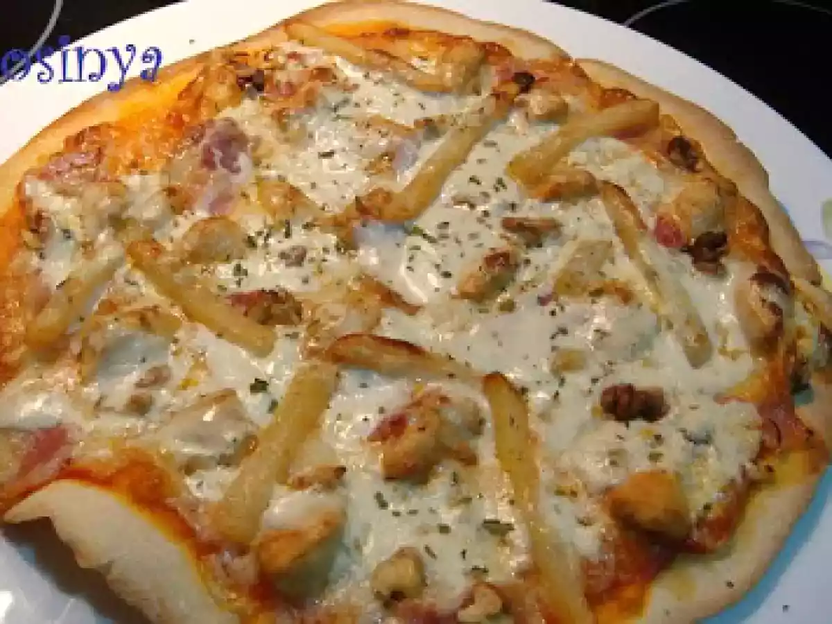 PIZZA POLERA CON PAPAFRITAS Y SALSA ROQUEFORT