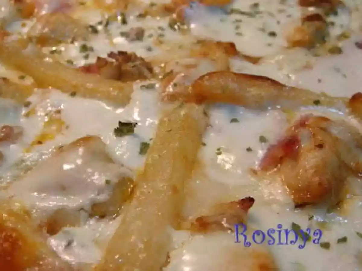 PIZZA POLERA CON PAPAFRITAS Y SALSA ROQUEFORT - foto 2