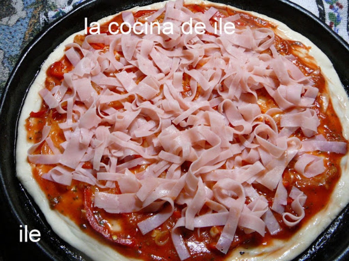 Receta de pizza rellena fácil y deliciosa