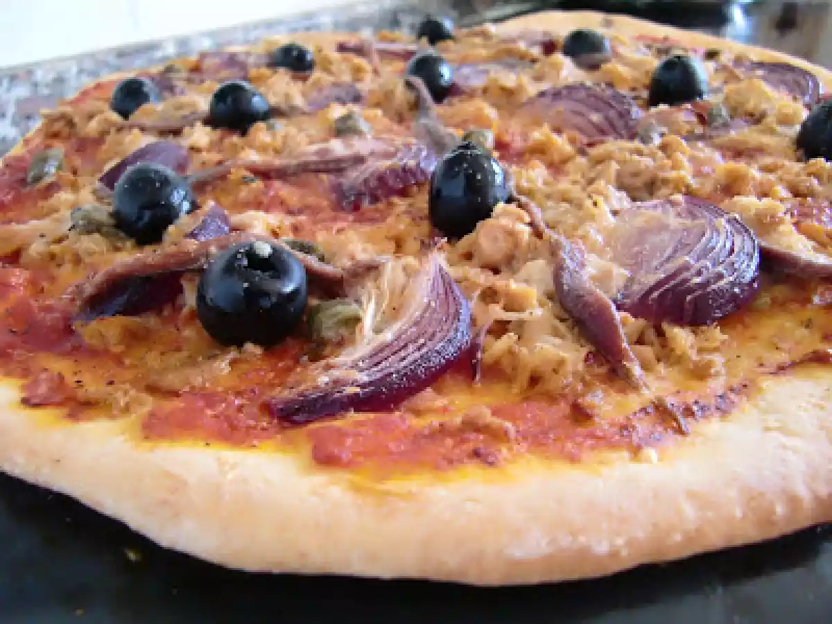 Pizzas educativas y una de anchoas, atún y alcaparras