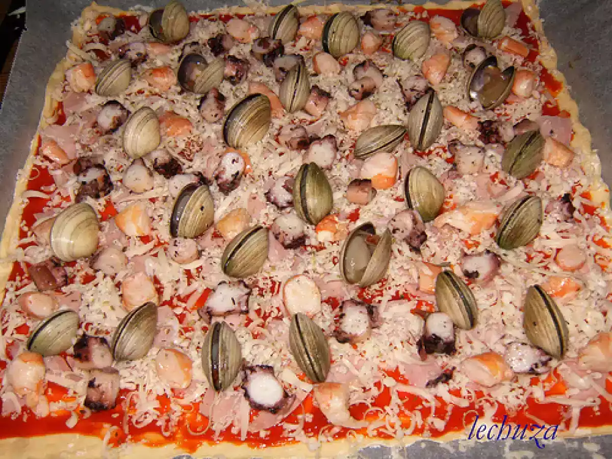 Pizzas marineras - de salmón y mariscos (receta del sr. D) - foto 2