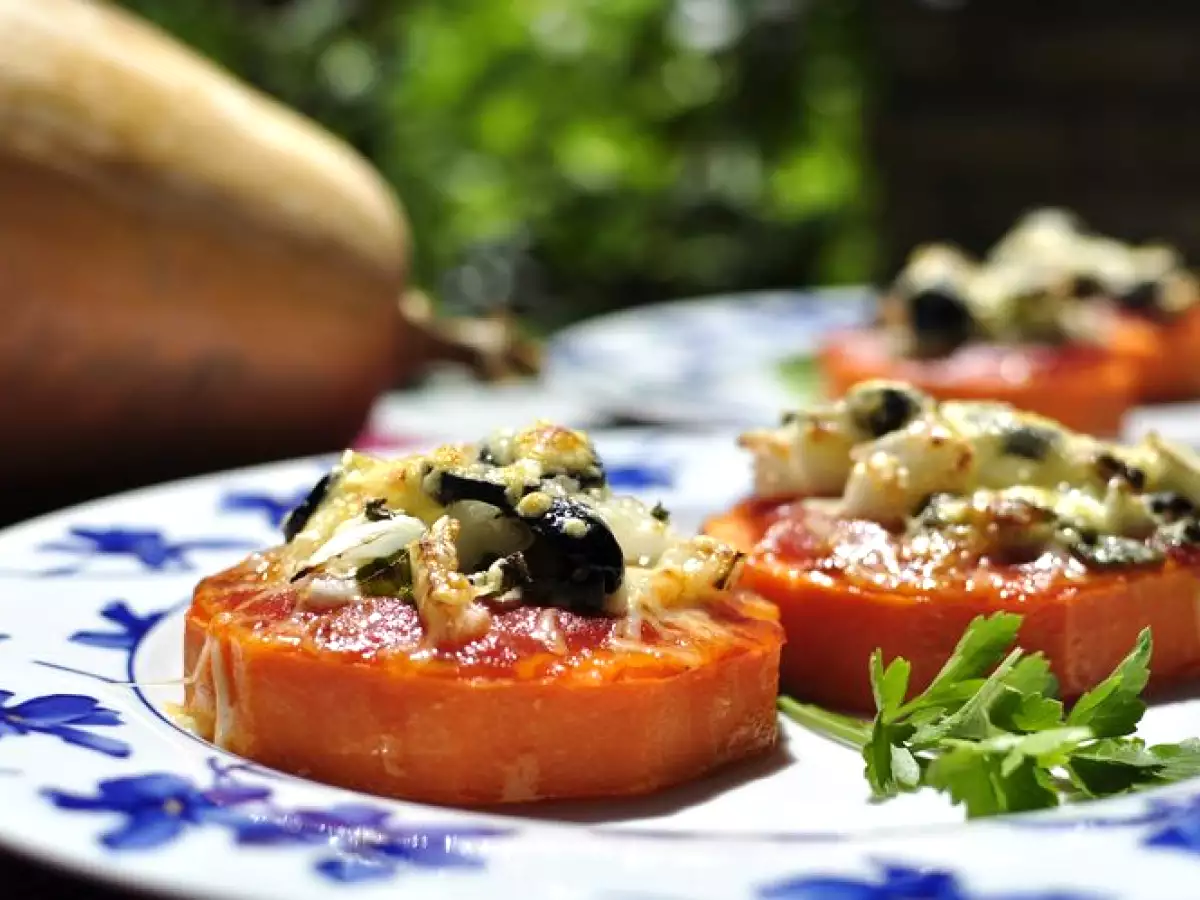 Pizzetas de calabaza con aceitunas