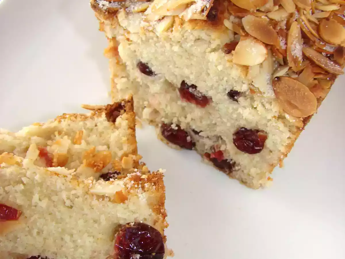 Plum cake de arándanos y almendras