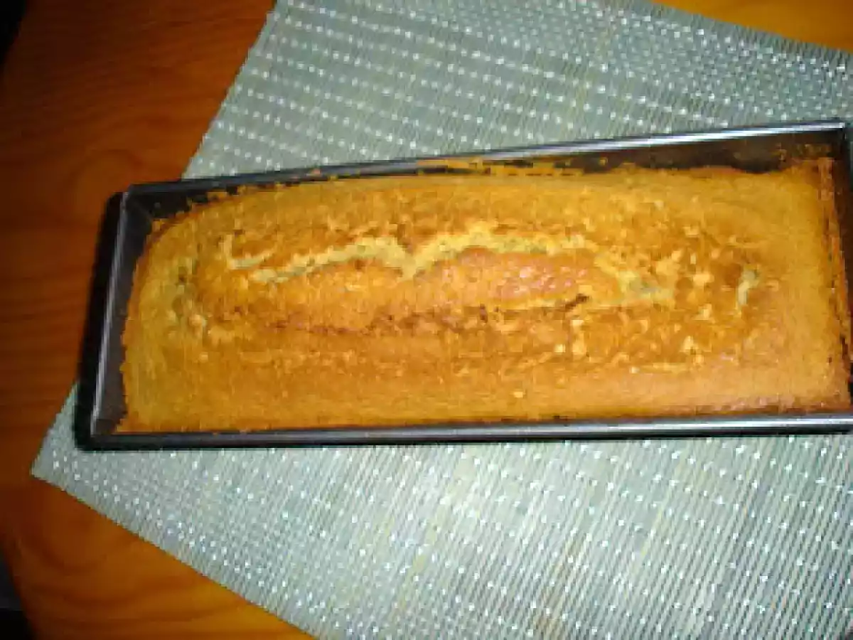 Plum-cake de avellanas y galletas maría.