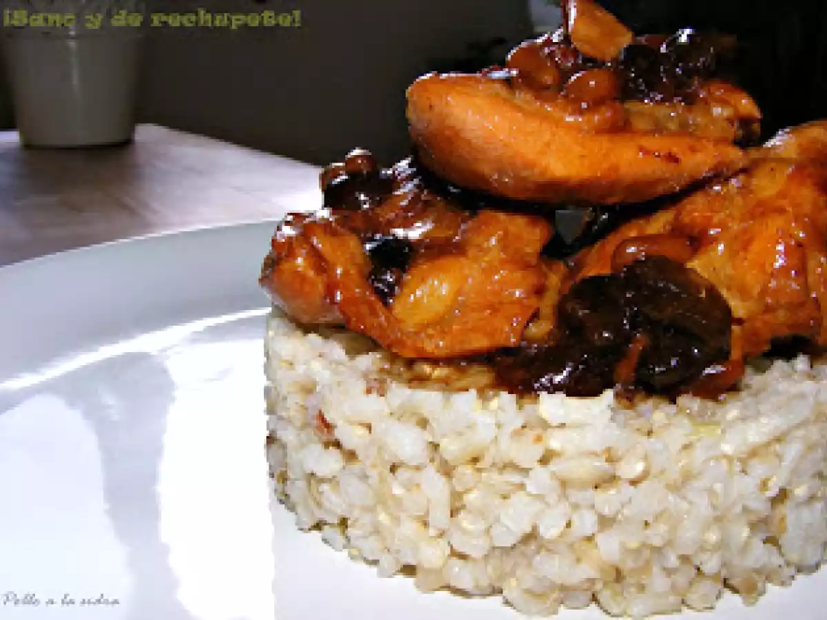 Pollo a la sidra con pasas y piñones - foto 2