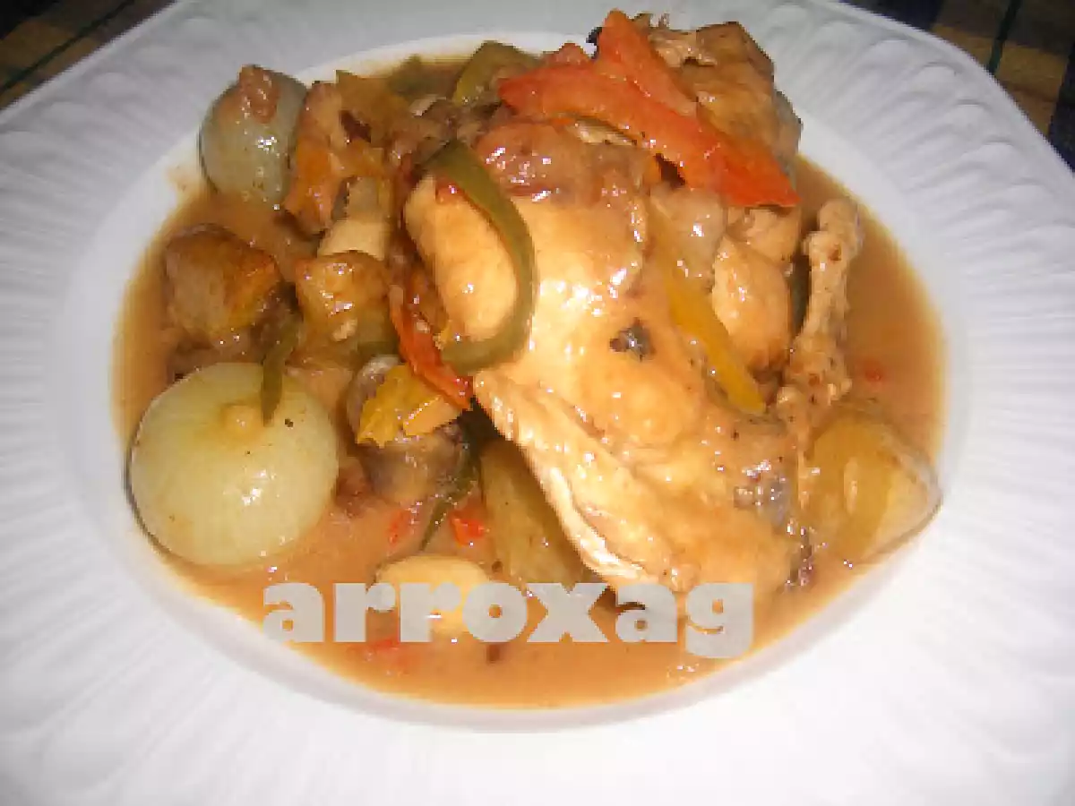 POLLO A LOS TRES PIMIENTOS Y CEBOLLITAS