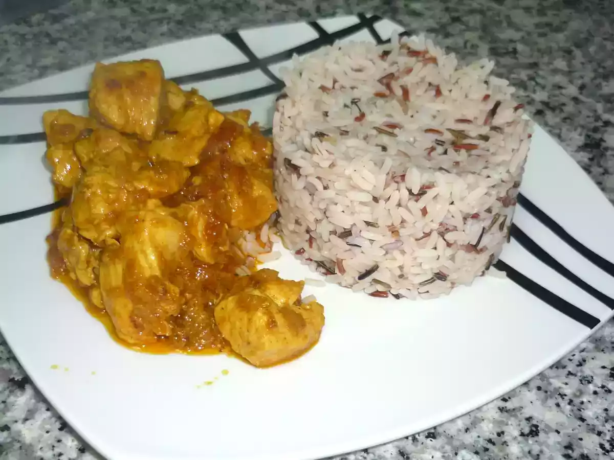 Pollo al Curry con Arroz Salvaje.
