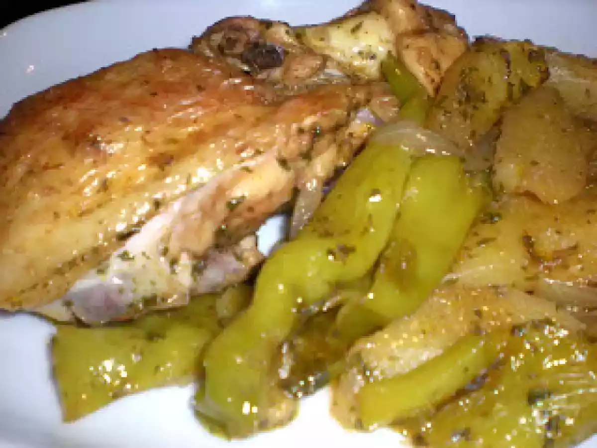 Pollo al horno con patatas y pimientos