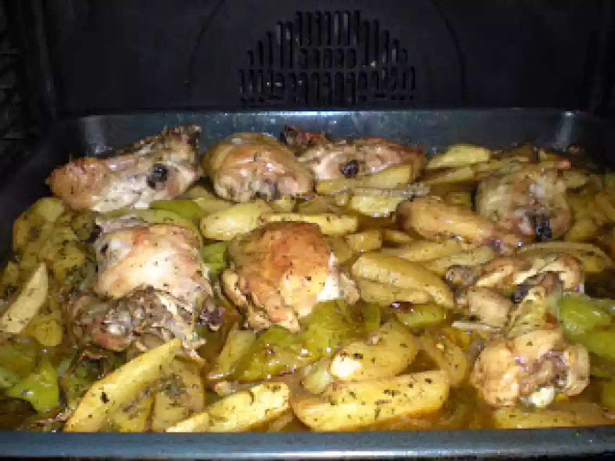 Pollo al horno con patatas y pimientos - foto 2
