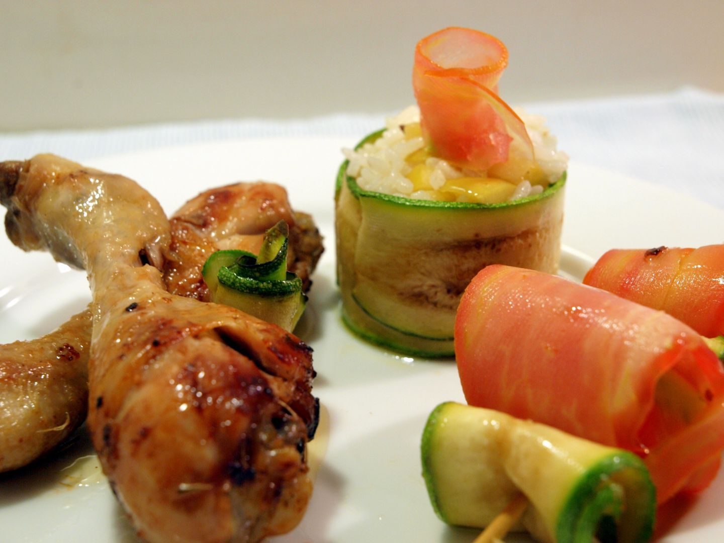Pollo al romero con arroz, manzana y verduras - Receta Petitchef