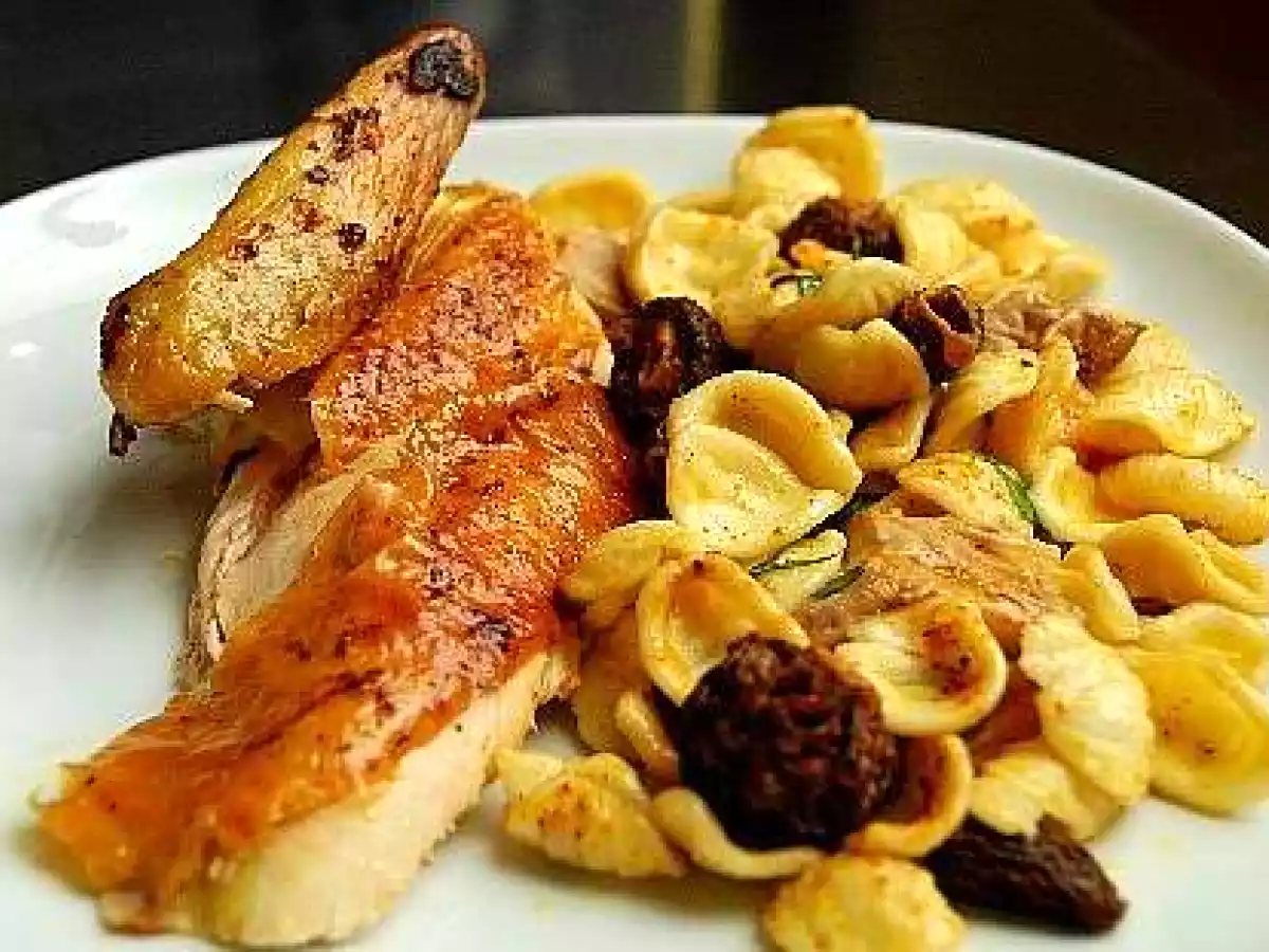 Pollo asado con foie y colmenillas