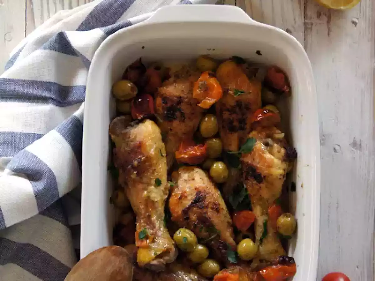 Pollo asado con olivas y tomates