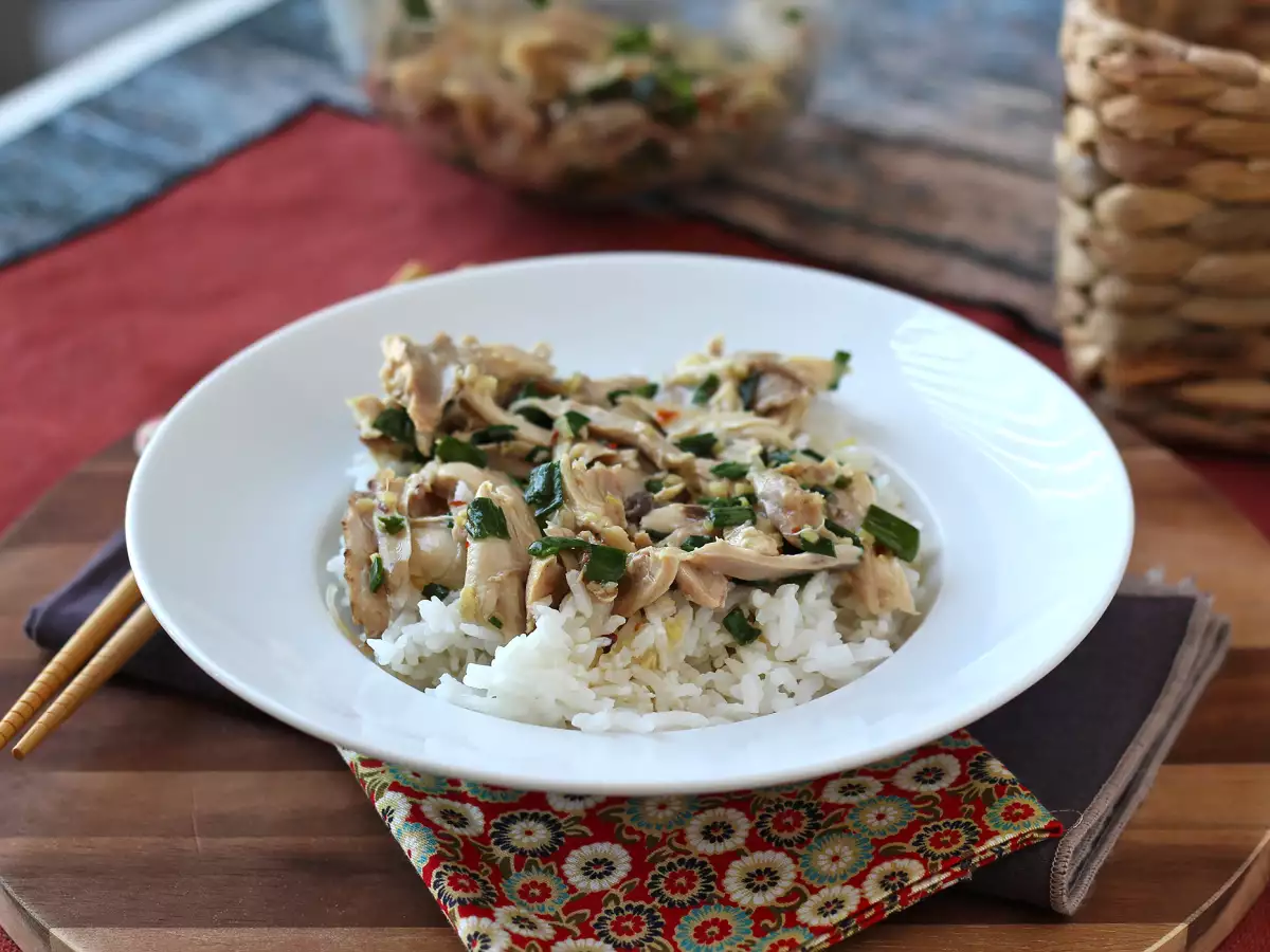 Pollo chino al vapor con jengibre y cebolleta, tierno y jugoso - foto 3