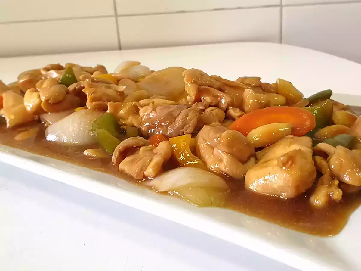 Pollo con almendras al estilo chino