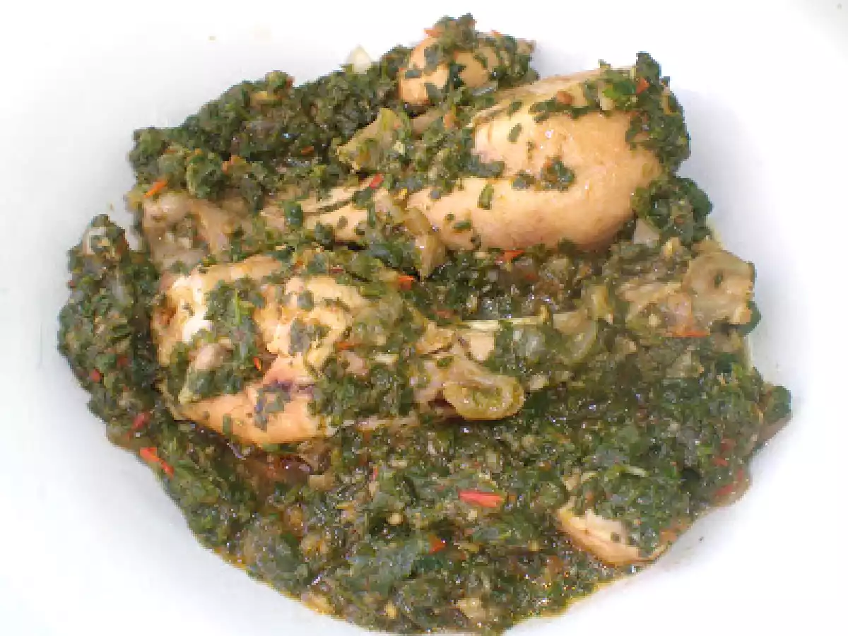 Pollo con espinacas, tradicional plato indio