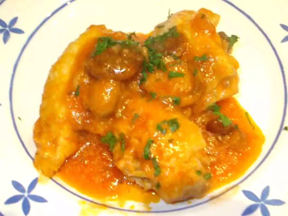 Pollo con funghi (Pollo con setas)